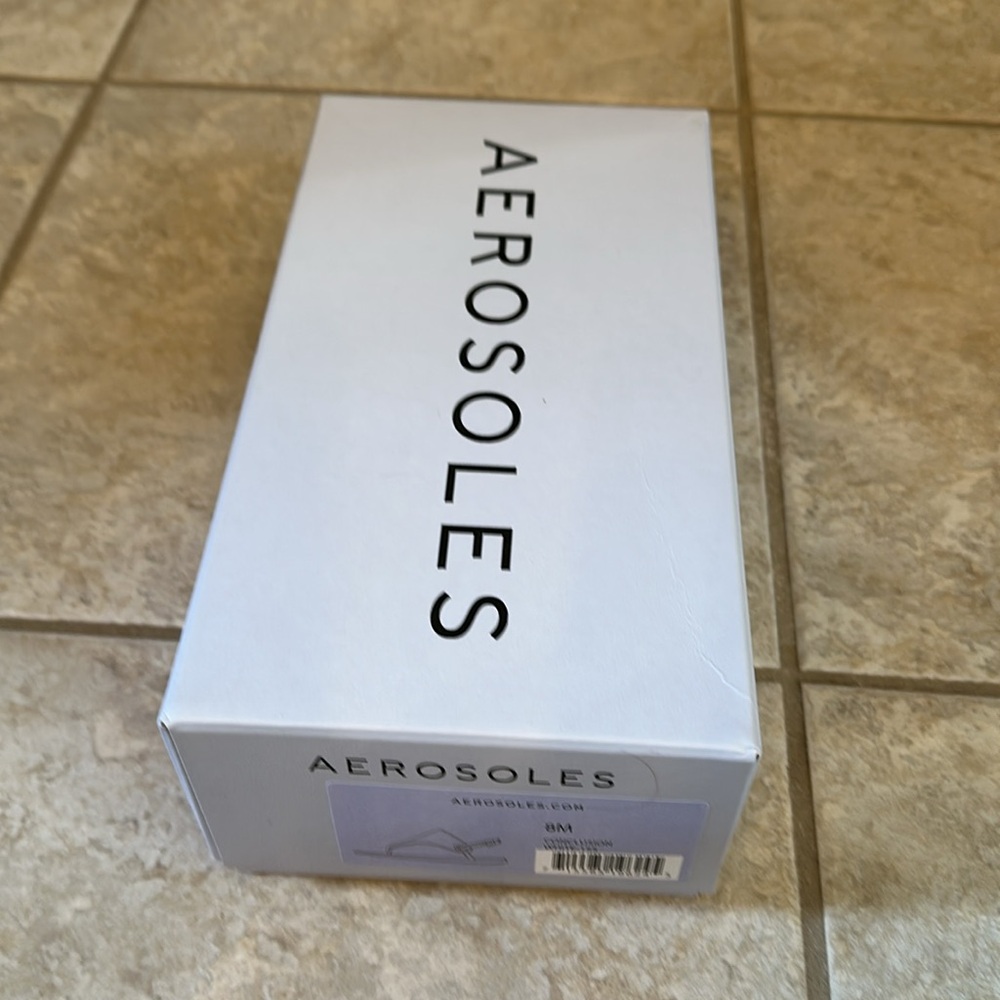 Aerosoles Conclusion Sandal
Size: 8
Color: white
Worn Once - Picture 4 of 4